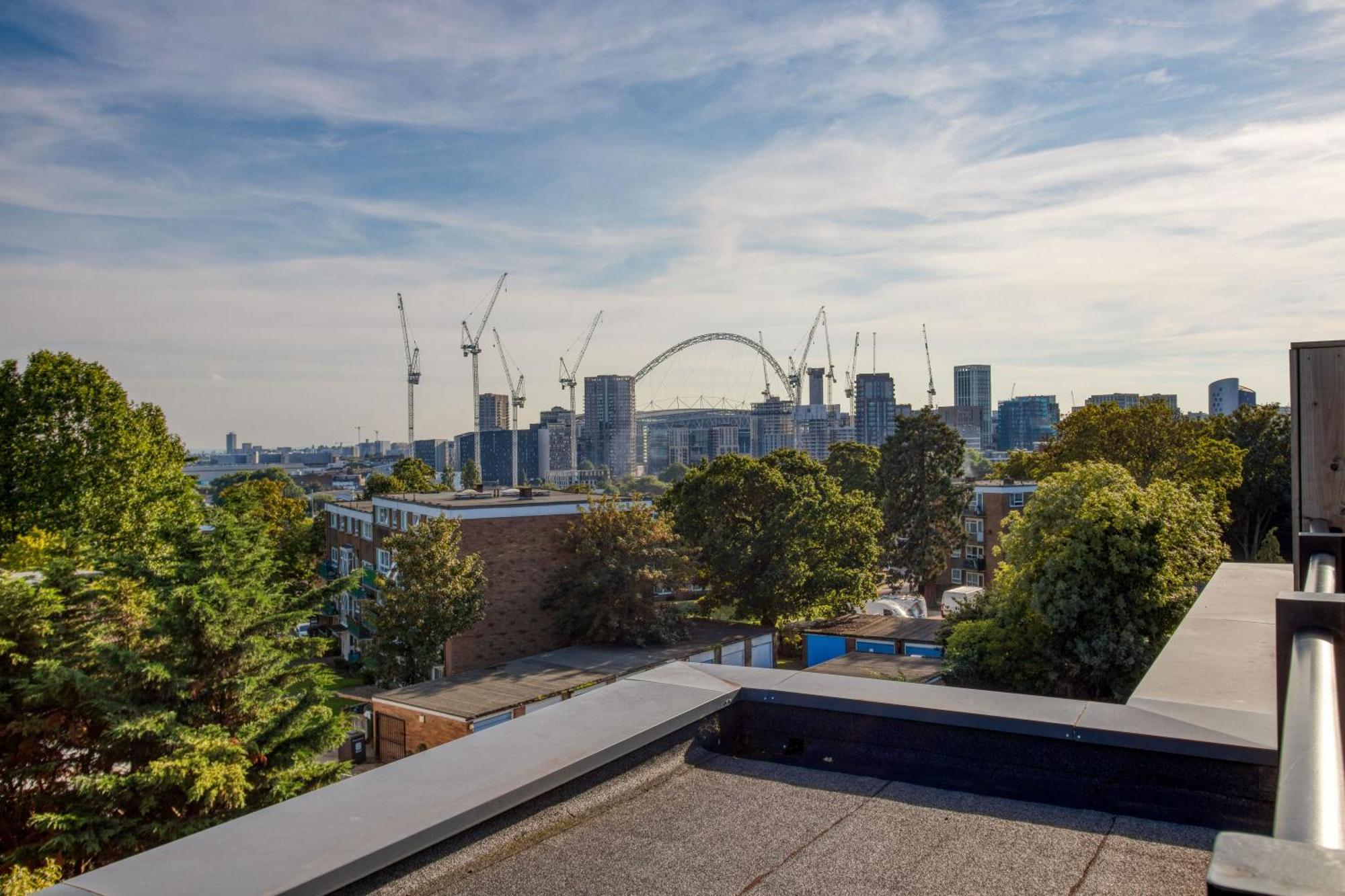 Modern Penthouse In Wembley Daire Londra Dış mekan fotoğraf