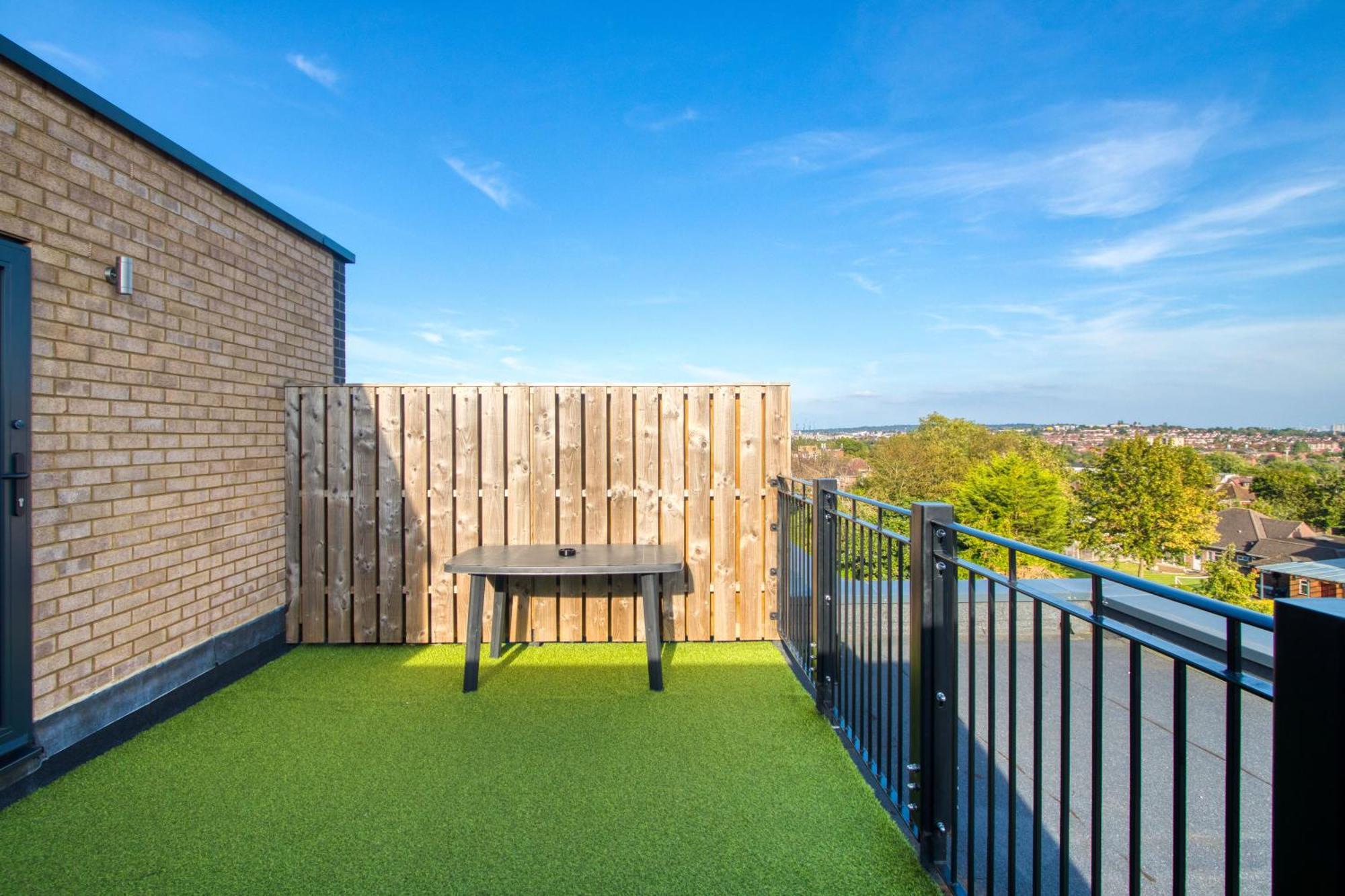 Modern Penthouse In Wembley Daire Londra Dış mekan fotoğraf